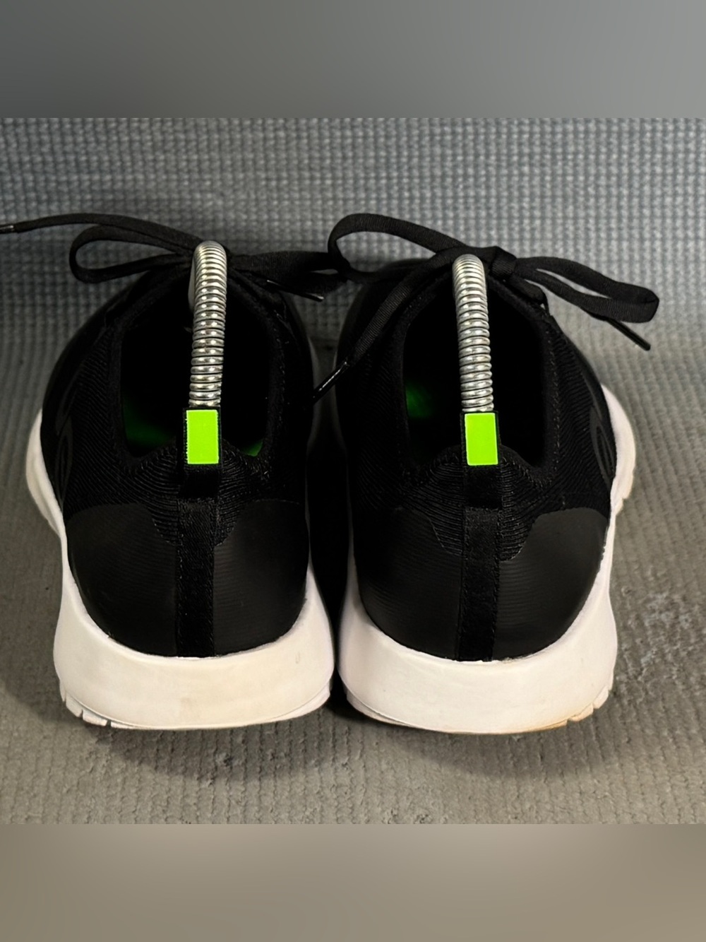OOfos Women's OOmg Sport Shoes White/Black Size 8.5 - Picture 7 of 9